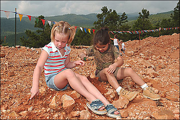 Crystal digging in Mo pic