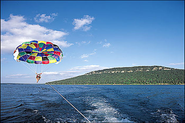 Parasailing on Greers Ferry Lake